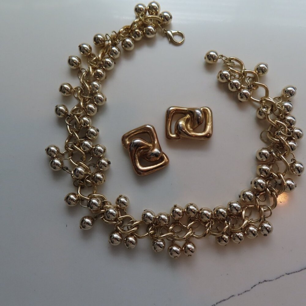 Bright gold finish vintage necklace and clasp earrings